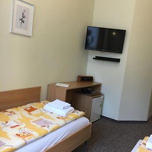 Kleine Kamer met een Queen Size Bed